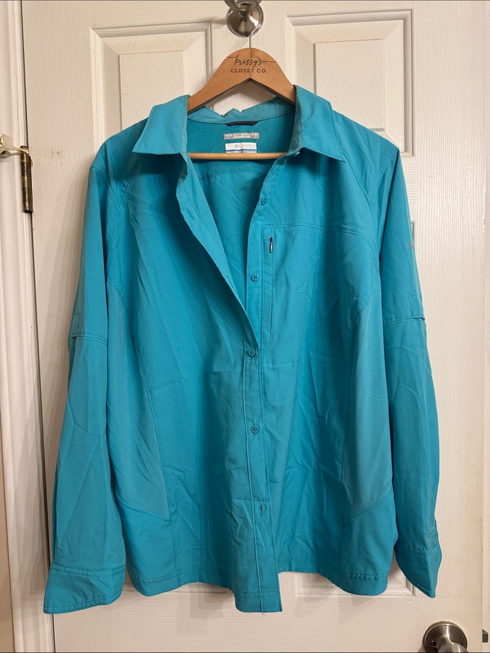 Columbia Turquoise Button-Down Long-Sleeve Shirt with Zip Chest Pocket